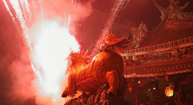 你可能聽過台南鹽水蜂炮,但台北放火獅呢?台北最狂民俗活動【放火獅】降臨啦! 你可能聽過台南鹽水蜂炮,但台北放火獅呢?台北最狂民俗活動【放火獅】降臨啦!
