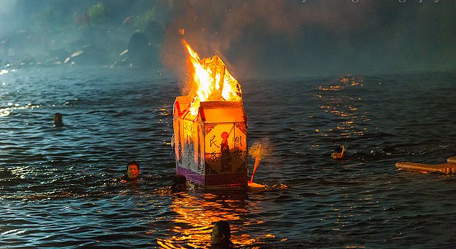 【台灣民俗盛事】農曆七月「基隆中元祭」放水燈、普渡大解密! 【台灣民俗盛事】農曆七月「基隆中元祭」放水燈、普渡大解密!