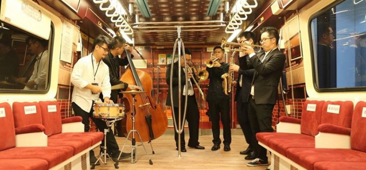 【車廂創意廣告】再一波!搭上「行動兩廳院藝文列車」在捷運裡就能享受音樂廳頭等艙! 【車廂創意廣告】再一波!搭上「行動兩廳院藝文列車」在捷運裡就能享受音樂廳頭等艙!