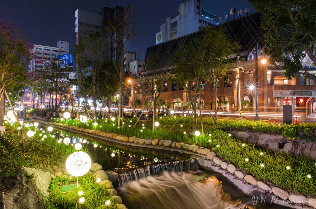 【初春微旅行】京都街景空降台中!神似京都鴨川的「綠川水岸」蒲公英燈海