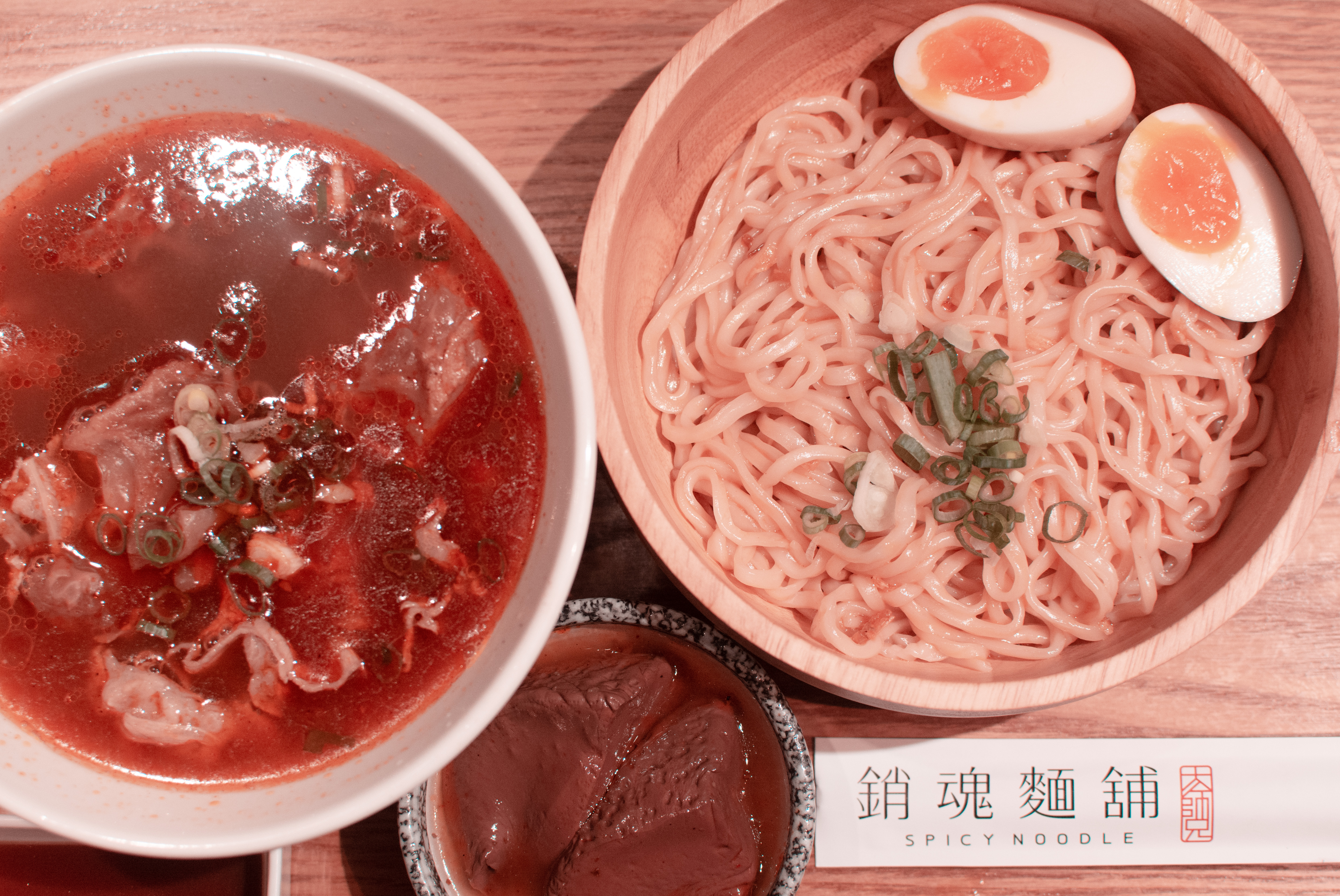 【銷魂麵鋪】冒著大雨也要吃!排隊2小時起跳的Q彈麵鋪值得你專程造訪!