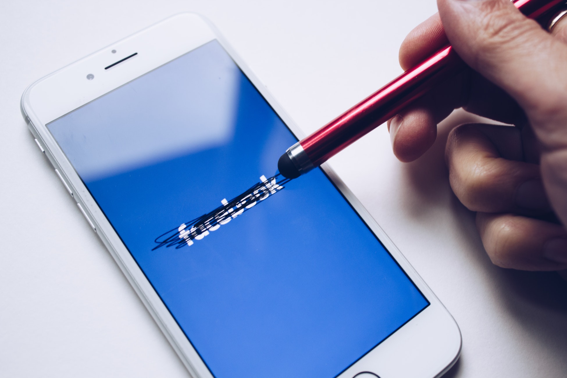 【刪除FB】FB廣告精準到令你害怕?也許你應該考慮刪掉Facebook了!